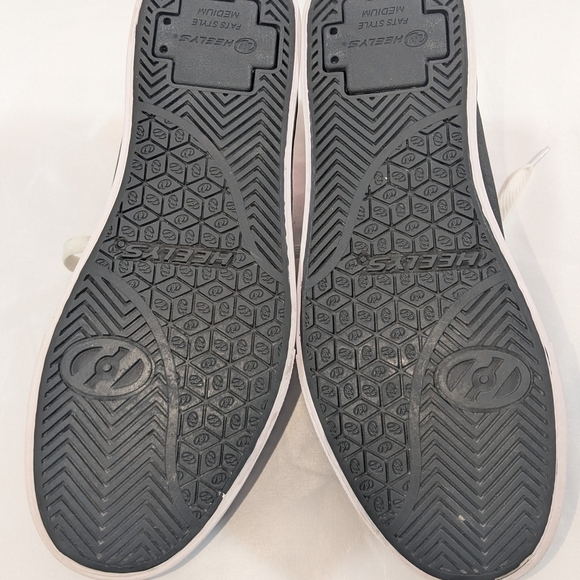 Heelys GR8 Pro 20 Skate Shoe Black and Pink Logo Canvas Sneakers Woman's Size 7 - Picture 9 of 11